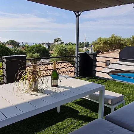 Nyaraló Contemporary House With Sea View *