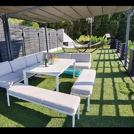 Contemporary House With Sea View Nyaraló